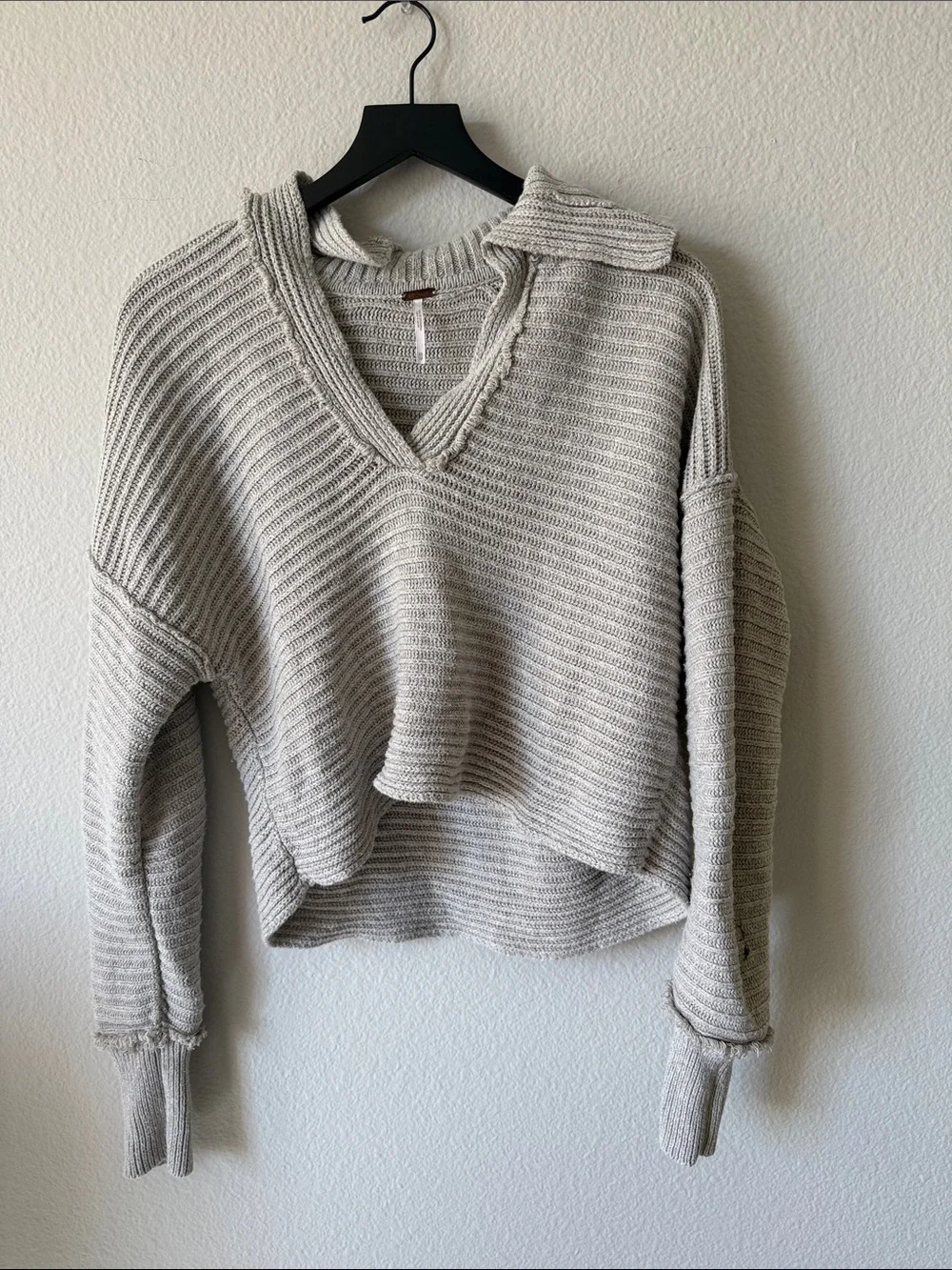 Free People Cropped Ribbed V-Neck Sweater in Light Gray
